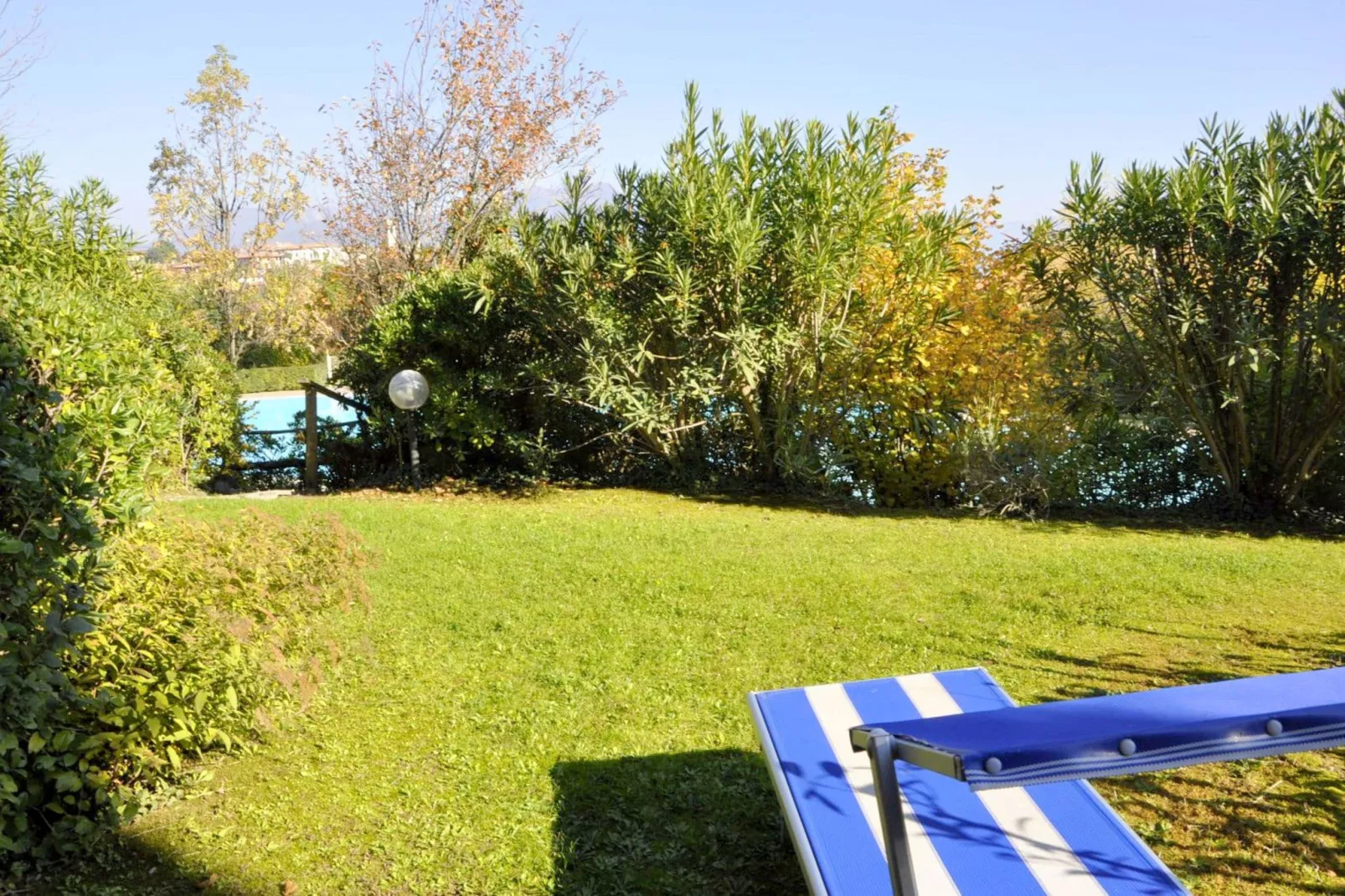Gezellig vakantiehuis vlak bij het Gardameer met zwembad-Tuinen zomer