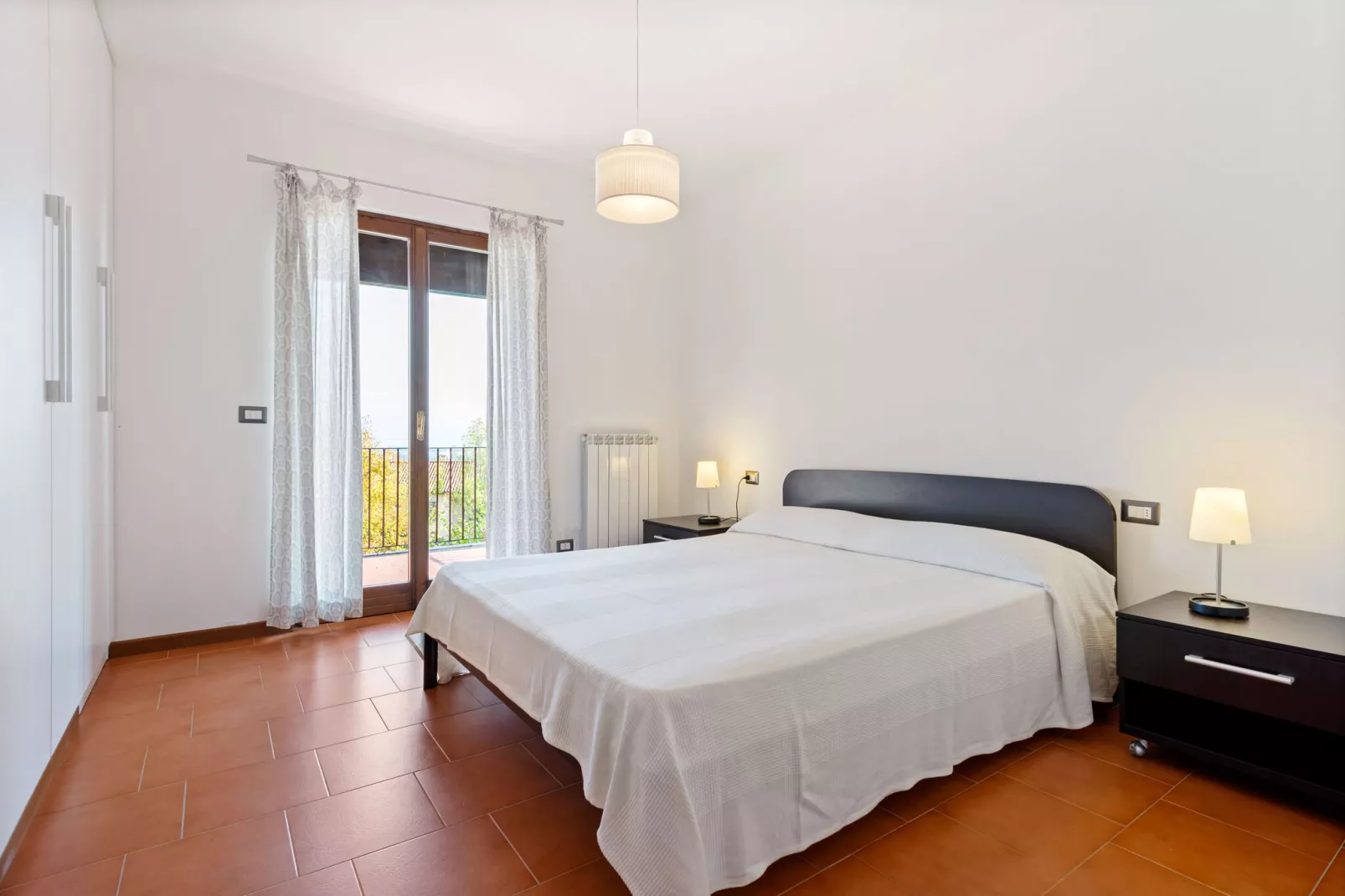 Mooi vakantiehuis vlak bij het Gardameer met zwembad-Slaapkamer