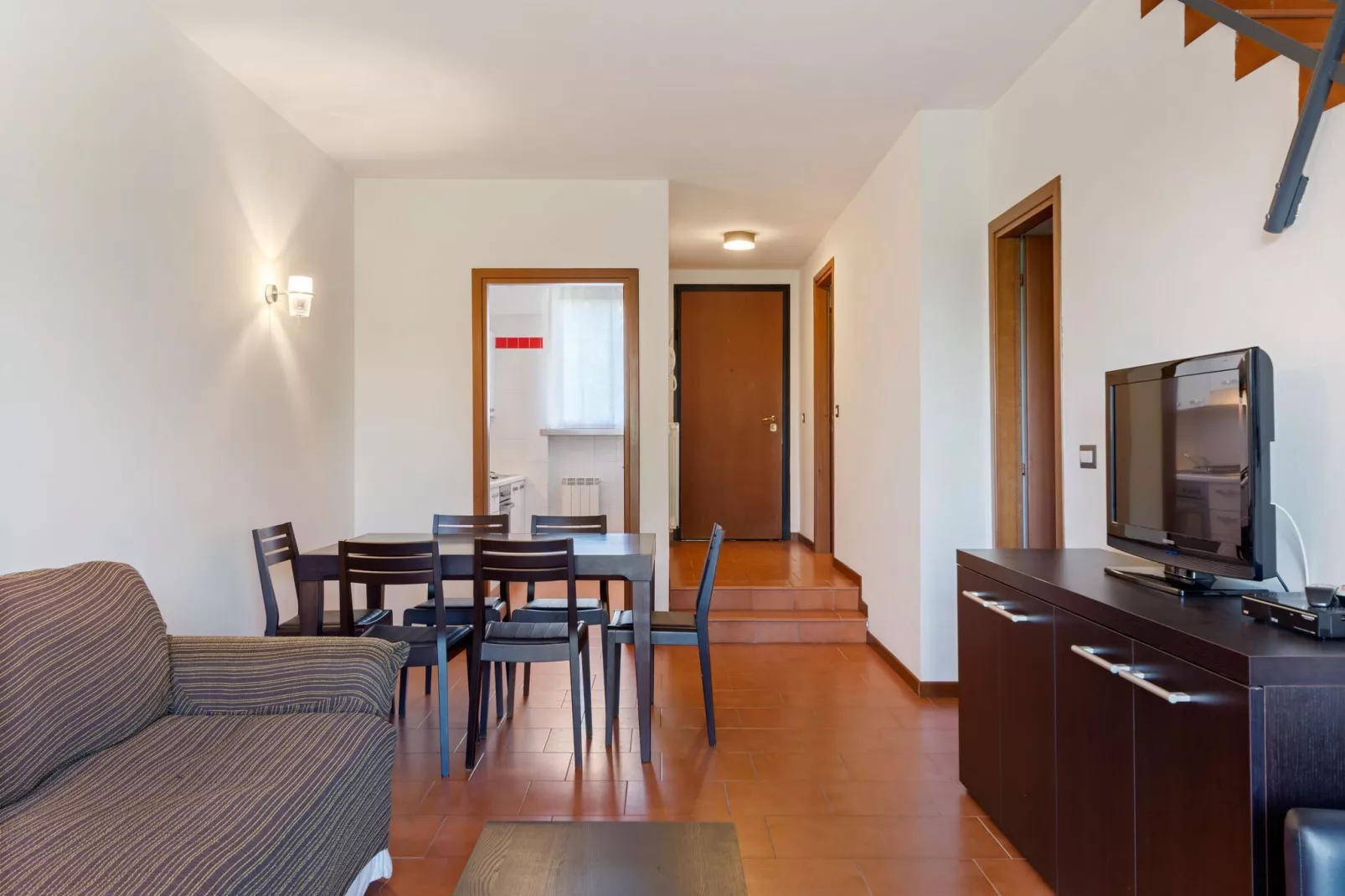 Mooi vakantiehuis vlak bij het Gardameer met zwembad-Woonkamer