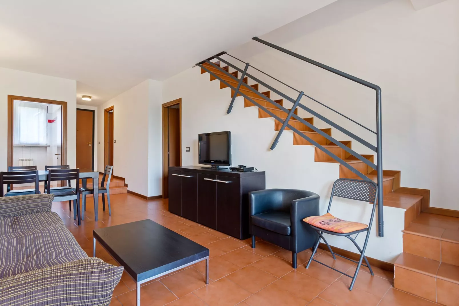 Mooi vakantiehuis vlak bij het Gardameer met zwembad-Woonkamer
