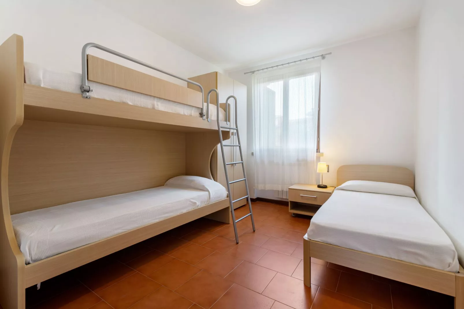 Mooi vakantiehuis vlak bij het Gardameer met zwembad-Slaapkamer