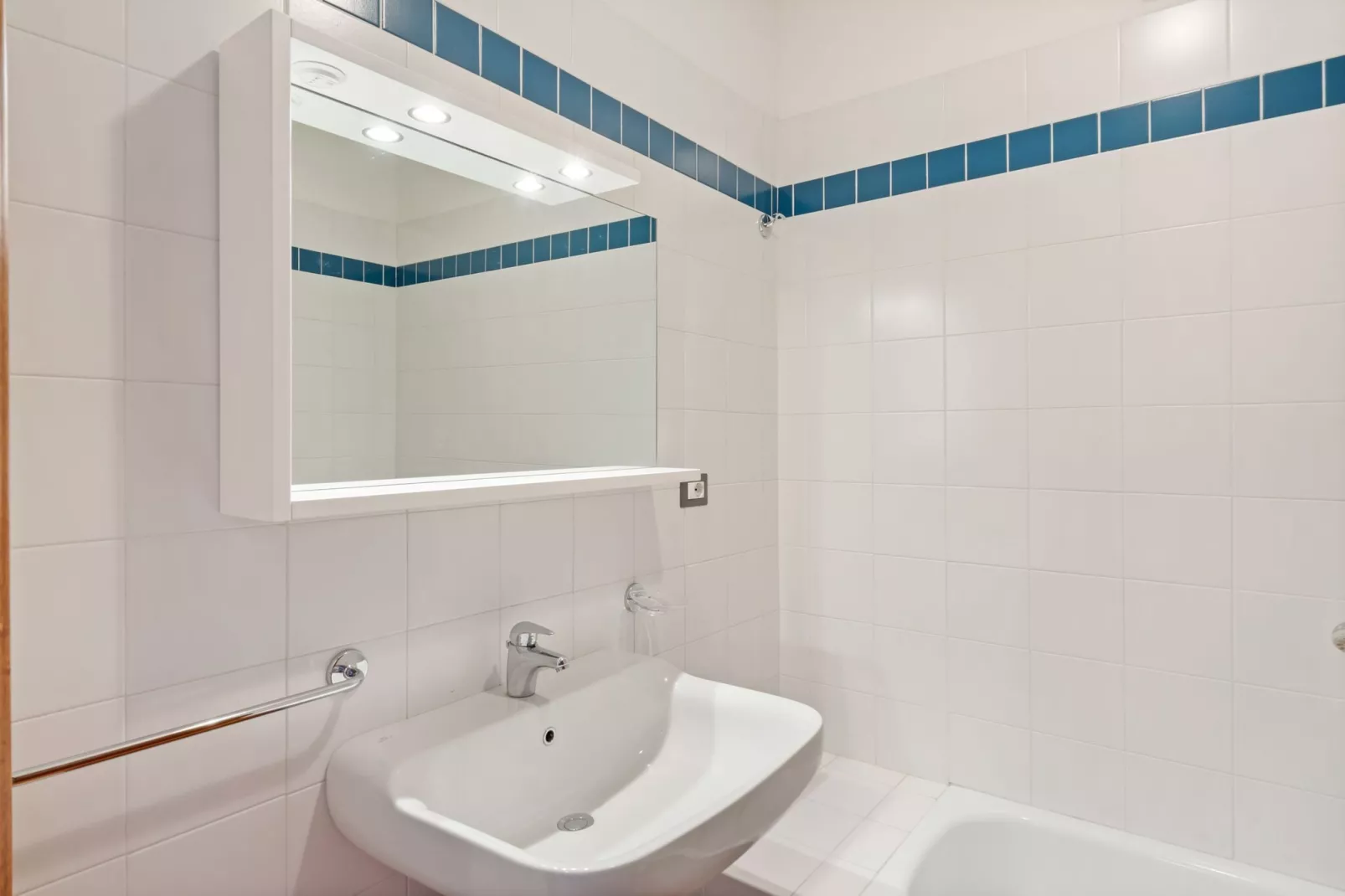 Mooi vakantiehuis vlak bij het Gardameer met zwembad-Badkamer