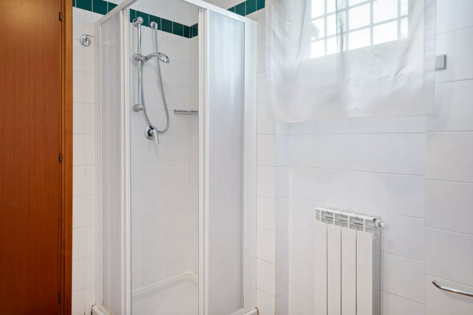 Mooi vakantiehuis vlak bij het Gardameer met zwembad-Badkamer