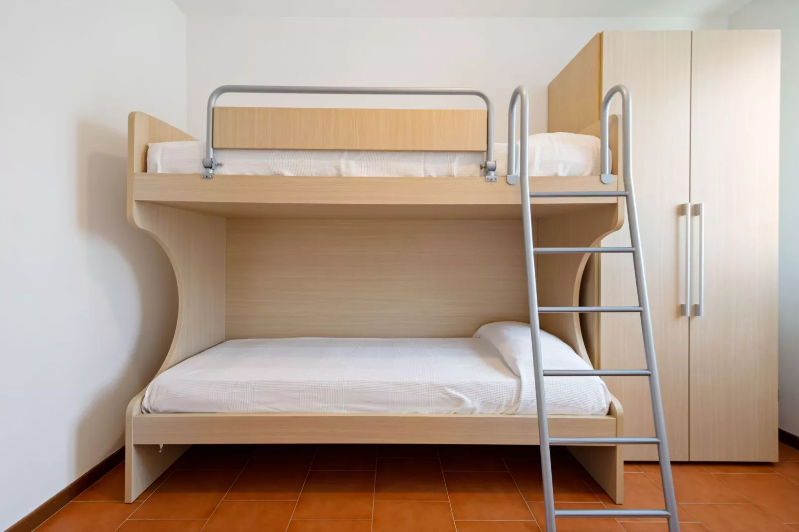 Mooi vakantiehuis vlak bij het Gardameer met zwembad-Slaapkamer
