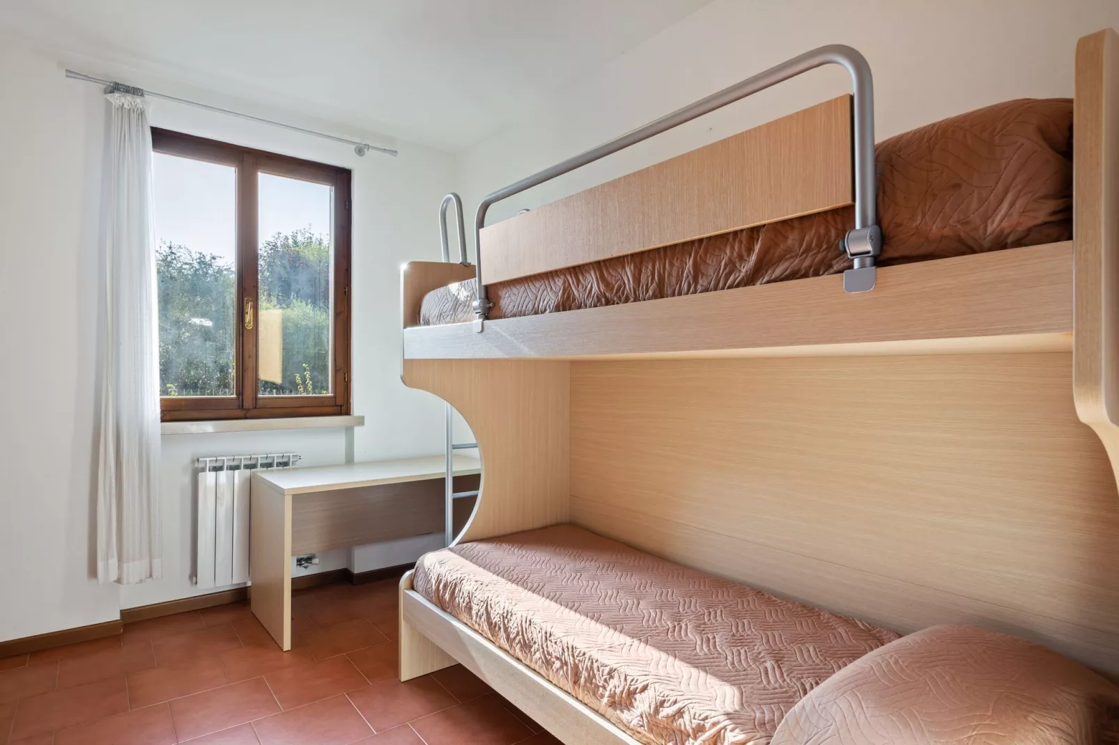 Gezellig appartement in Polpenazze del Garda met grote tuin-Slaapkamer