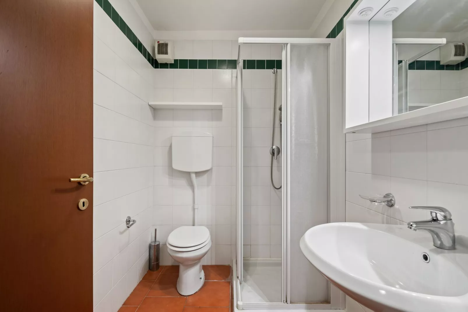 Gezellig appartement in Polpenazze del Garda met grote tuin-Badkamer