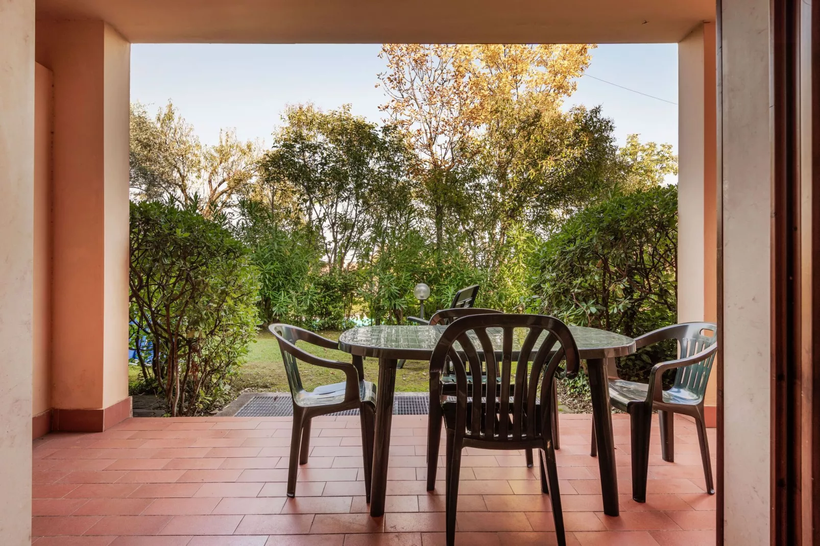 Gezellig appartement in Polpenazze del Garda met grote tuin-Terrasbalkon