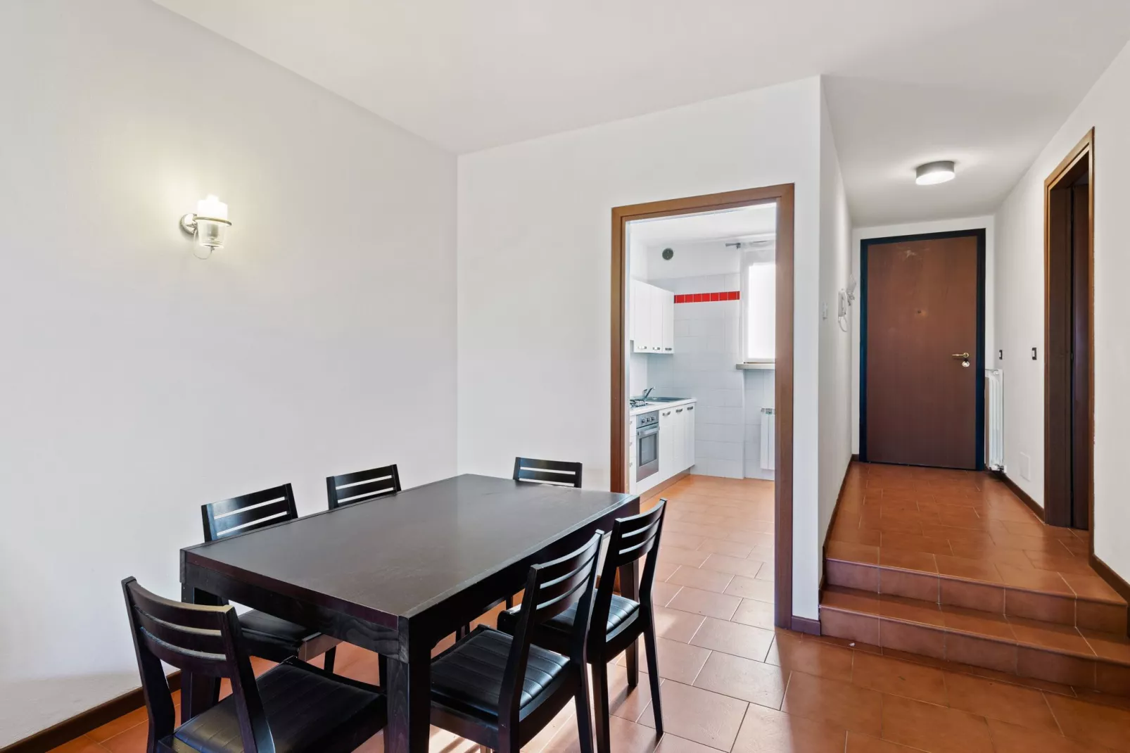 Gezellig appartement in Polpenazze del Garda met grote tuin-Eetkamer