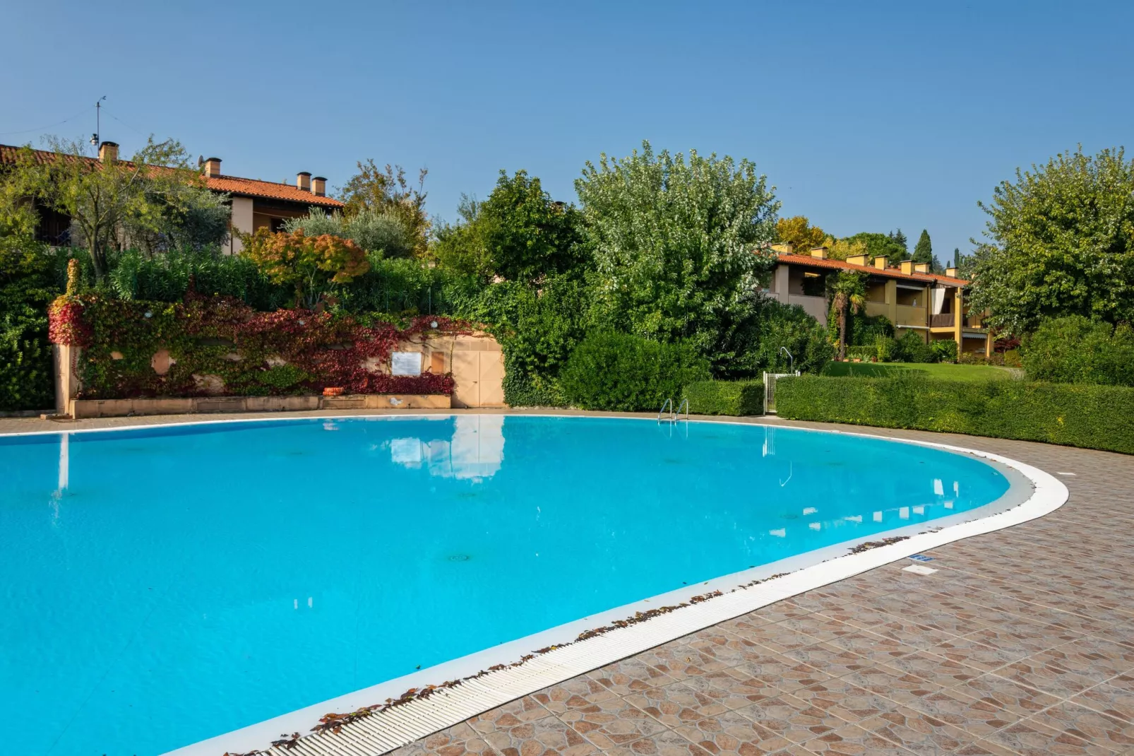 Mooi vakantiehuis vlak bij het Gardameer met zwembad-Zwembad