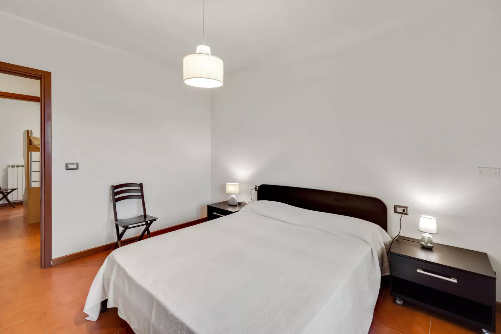 Mooi vakantiehuis vlak bij het Gardameer met zwembad-Slaapkamer