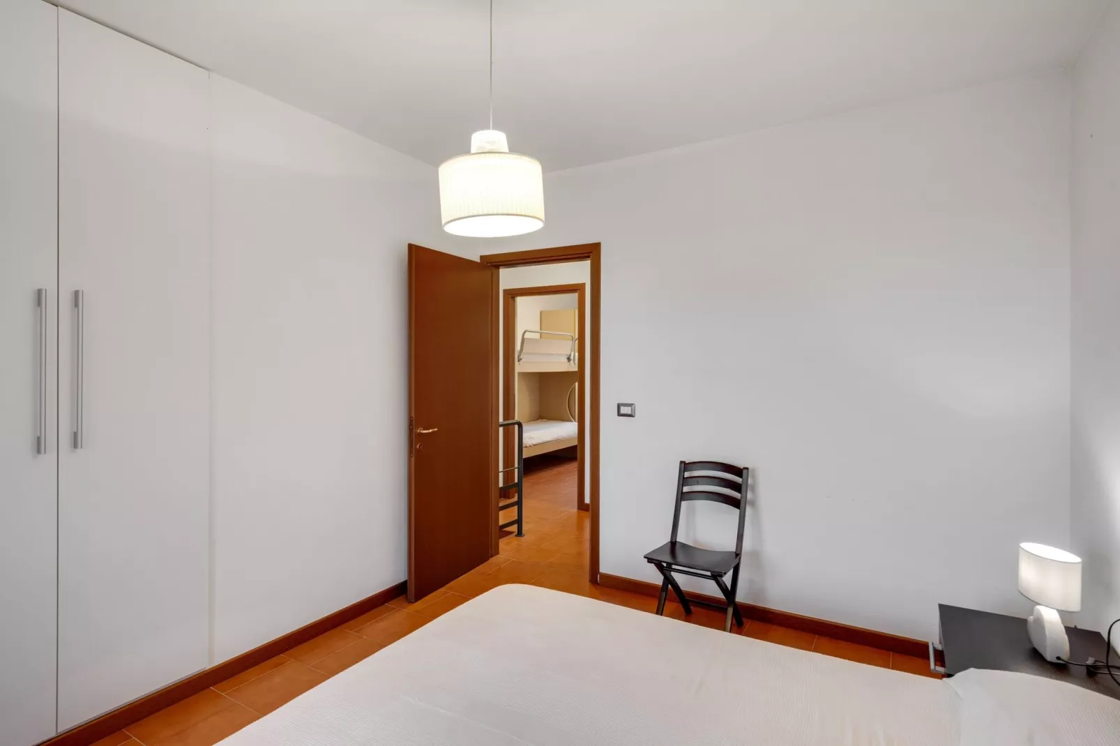 Mooi vakantiehuis vlak bij het Gardameer met zwembad-Slaapkamer