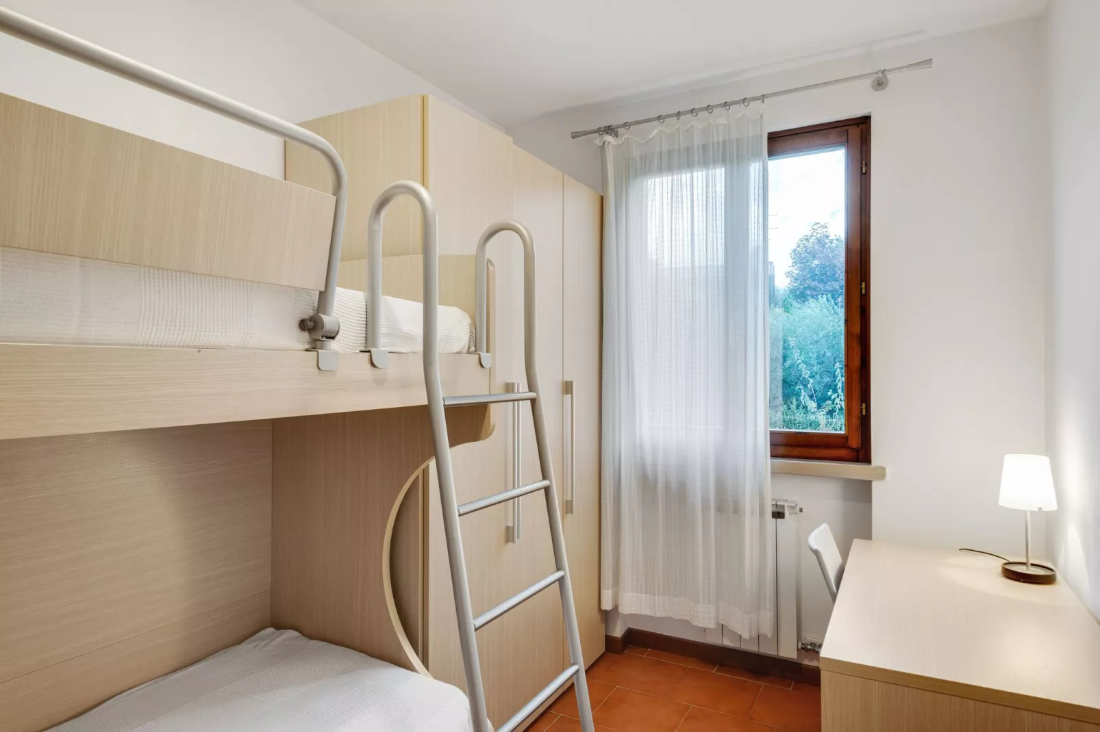 Mooi vakantiehuis vlak bij het Gardameer met zwembad-Slaapkamer