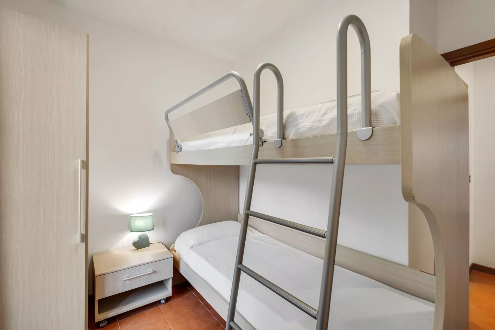 Mooi vakantiehuis vlak bij het Gardameer met zwembad-Slaapkamer