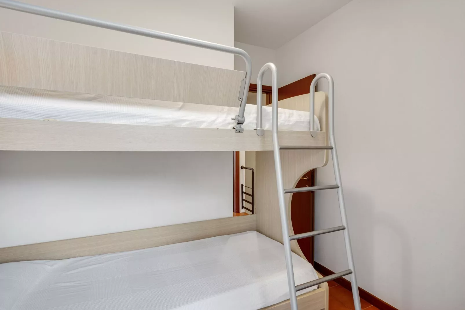 Mooi vakantiehuis vlak bij het Gardameer met zwembad-Slaapkamer