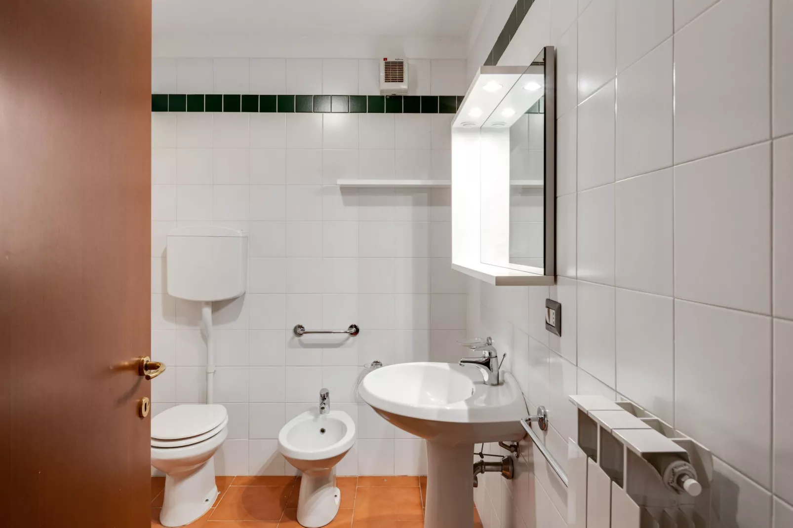 Mooi vakantiehuis vlak bij het Gardameer met zwembad-Badkamer
