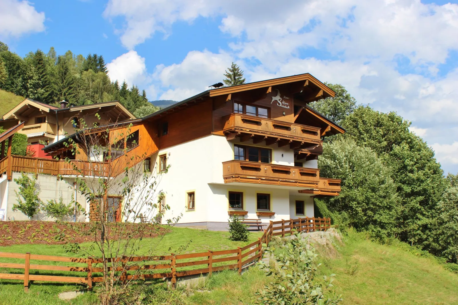 Luxe appartement in Saalbach-Hinterglemm nabij het skigebied-Buitenkant zomer