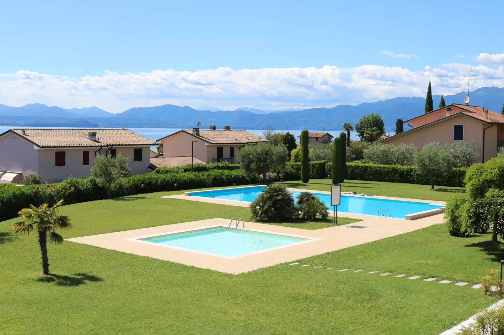 Vakantieappartement in Lazise, op de begane grond, met terras en zwembad.