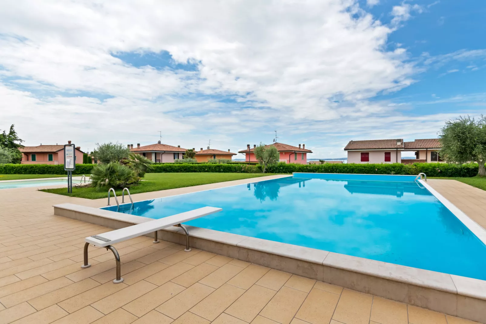 Vakantieappartement in Lazise, op de begane grond, met terras en zwembad.-Zwembad