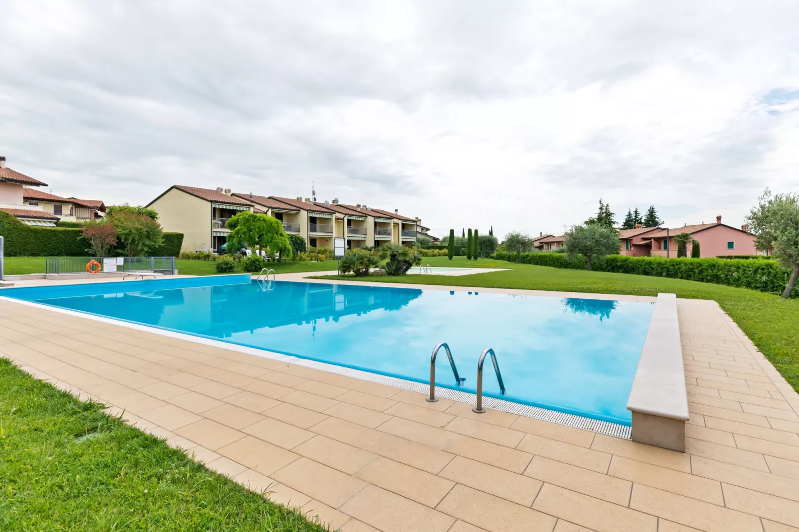 Vakantieappartement in Lazise, op de begane grond, met terras en zwembad.-Zwembad