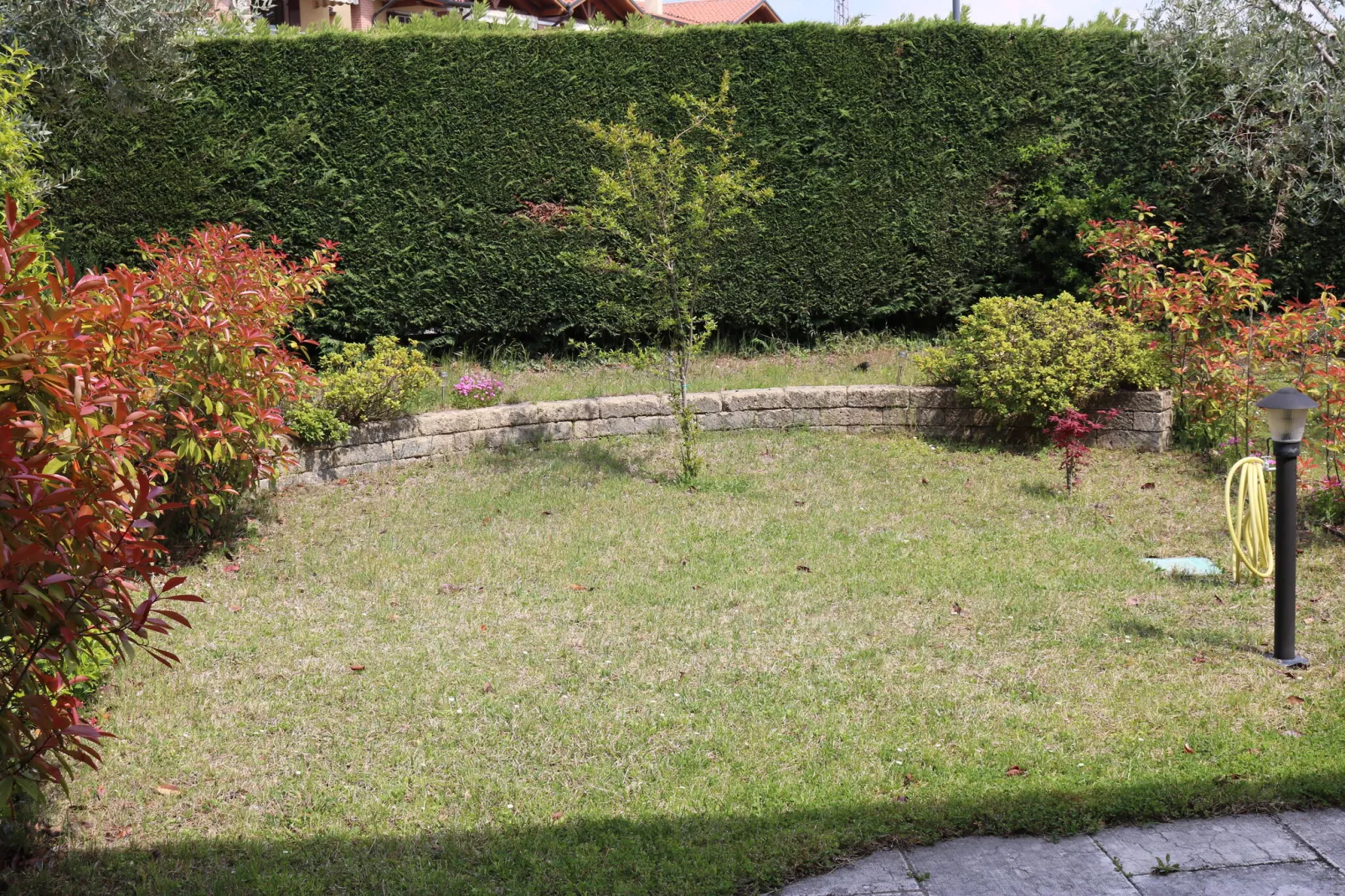 Vakantieappartement in Lazise, op de begane grond, met terras en zwembad.-Tuinen zomer