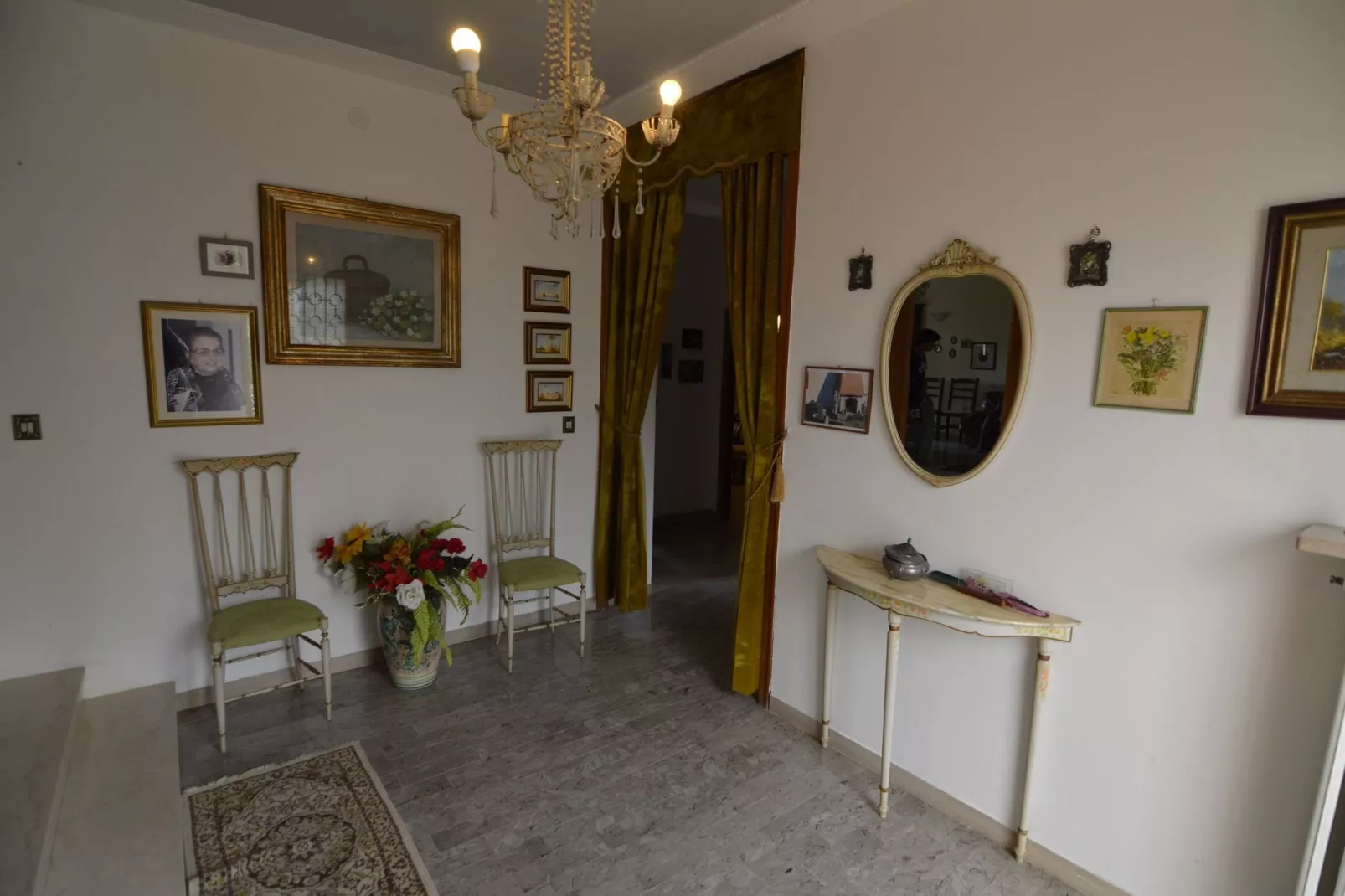 Prettig vakantiehuis in Montescudo met fraai dakterras-Hal-ontvangst