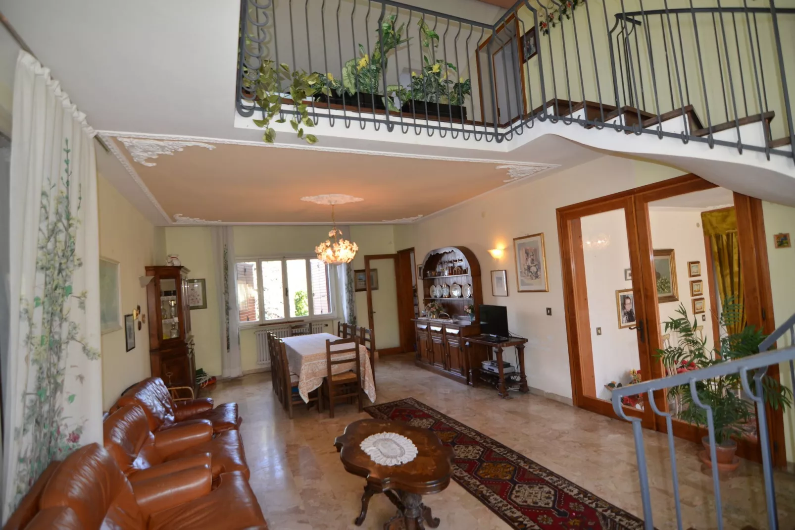 Prettig vakantiehuis in Montescudo met fraai dakterras-Eetkamer