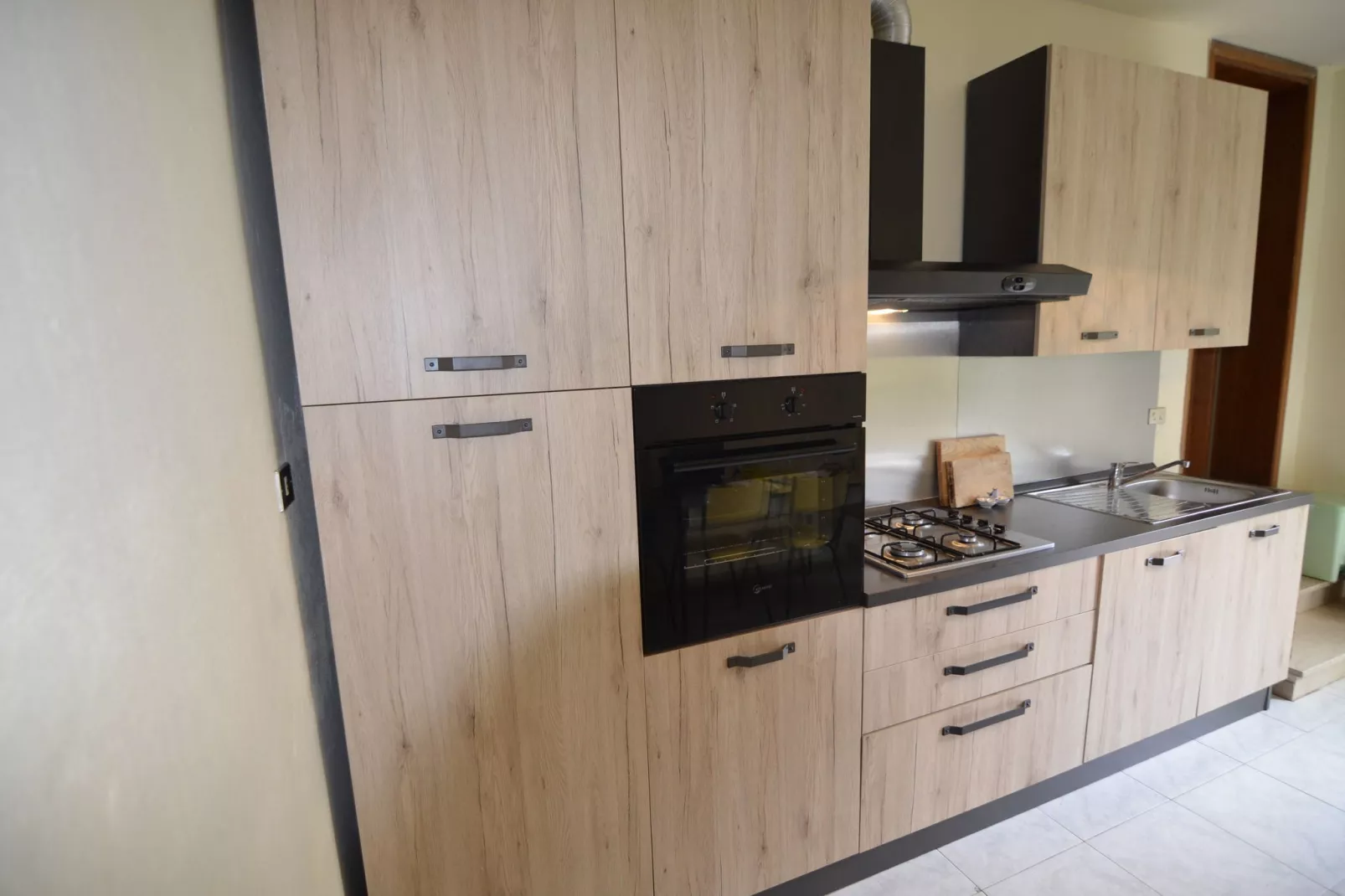 Prettig vakantiehuis in Montescudo met fraai dakterras-Keuken