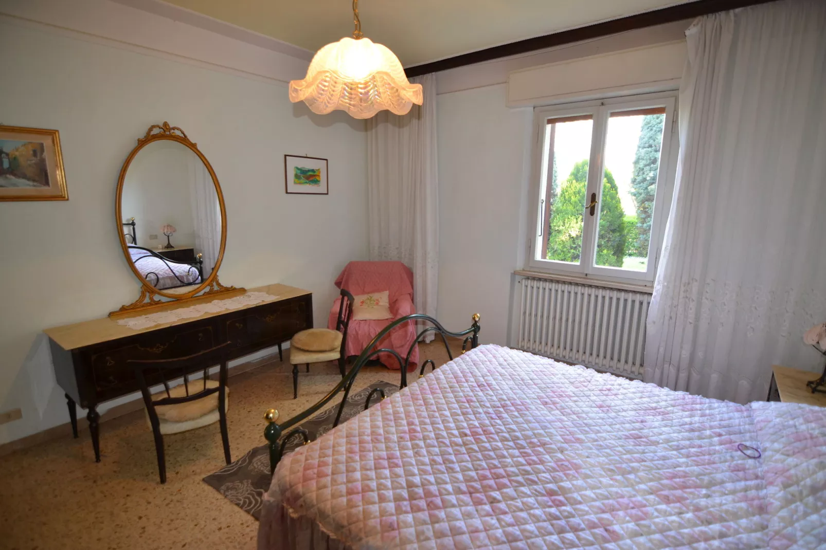 Prettig vakantiehuis in Montescudo met fraai dakterras-Slaapkamer