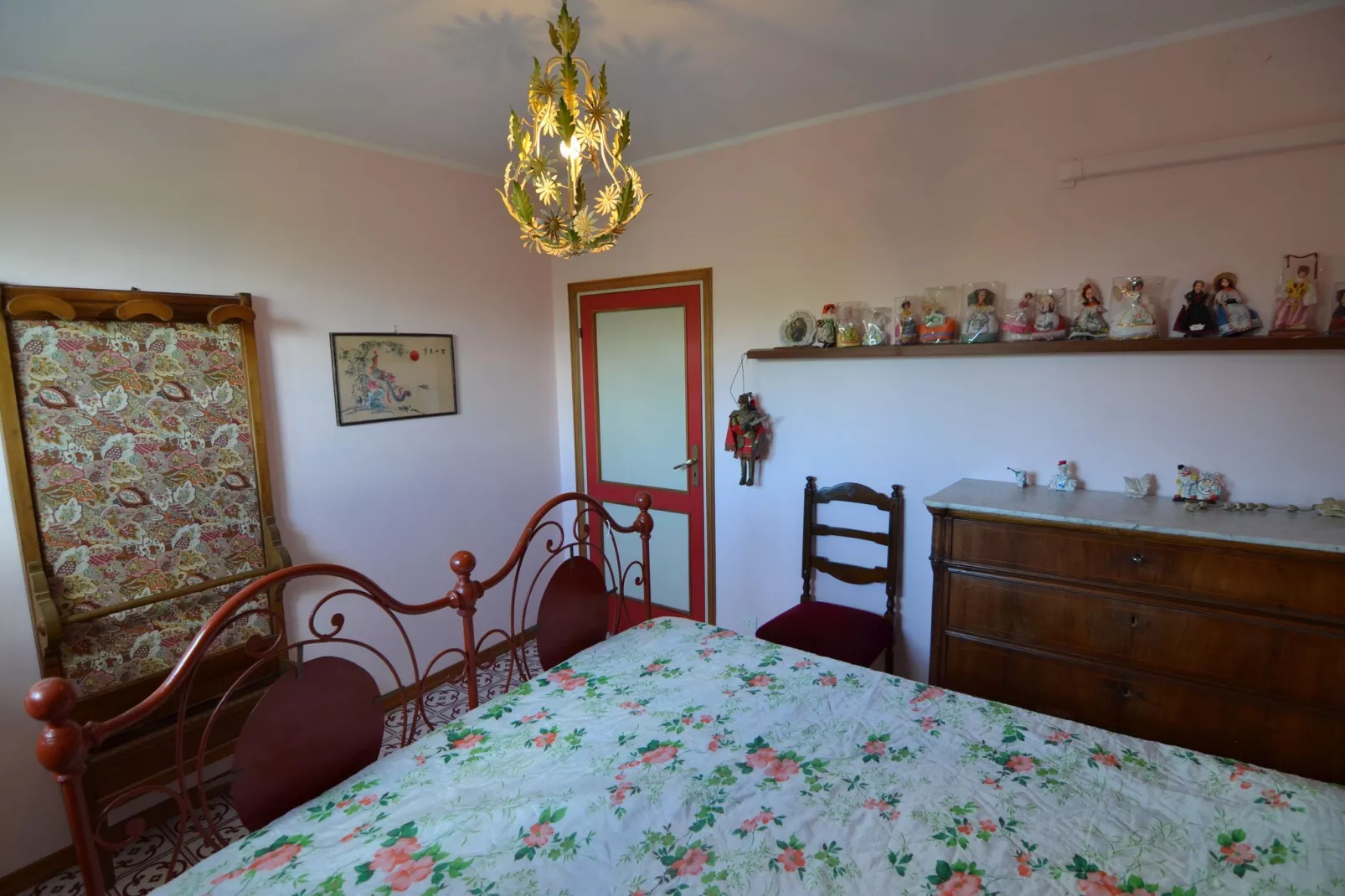 Prettig vakantiehuis in Montescudo met fraai dakterras-Slaapkamer