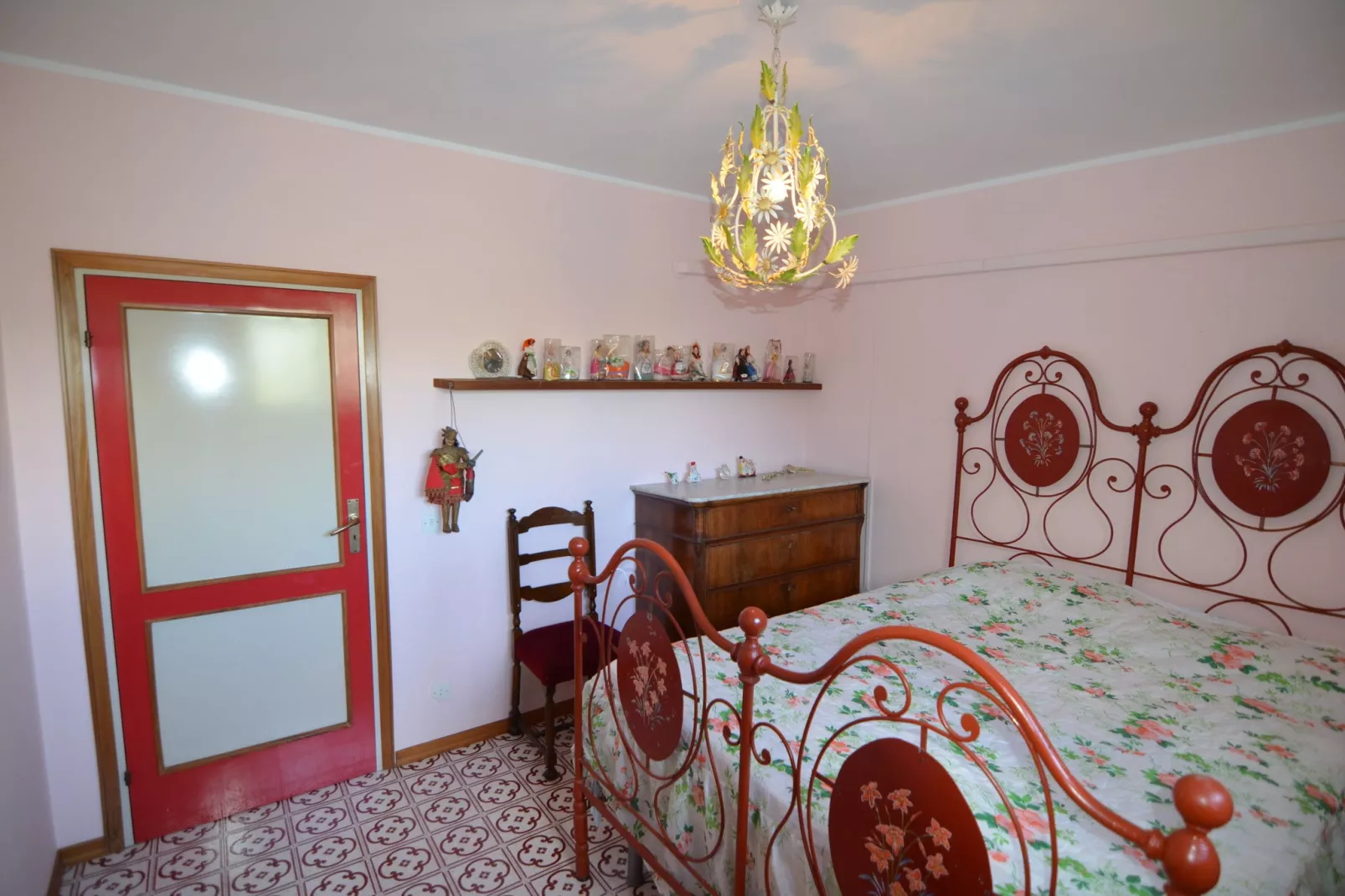 Prettig vakantiehuis in Montescudo met fraai dakterras-Slaapkamer