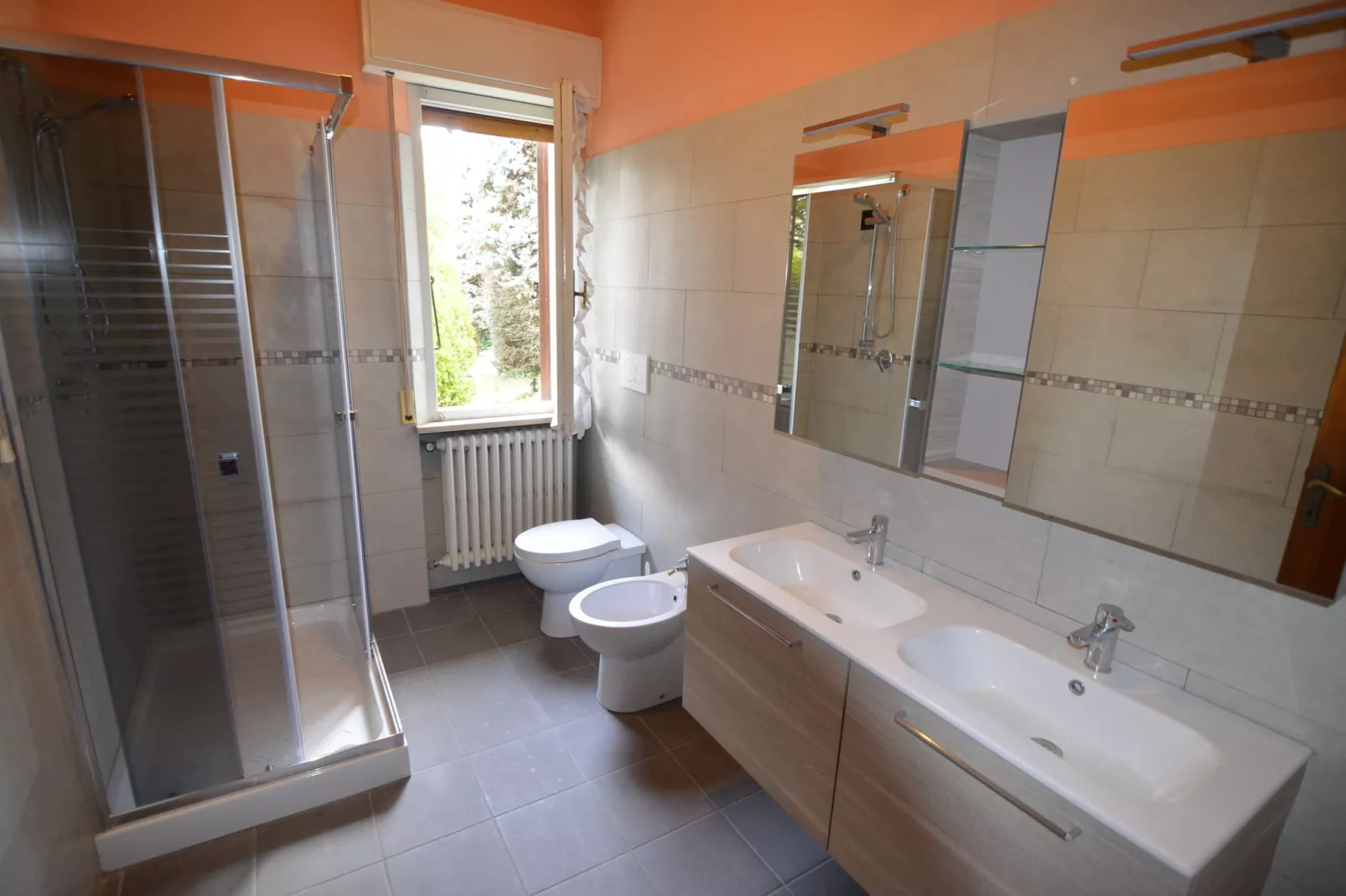 Prettig vakantiehuis in Montescudo met fraai dakterras-Badkamer