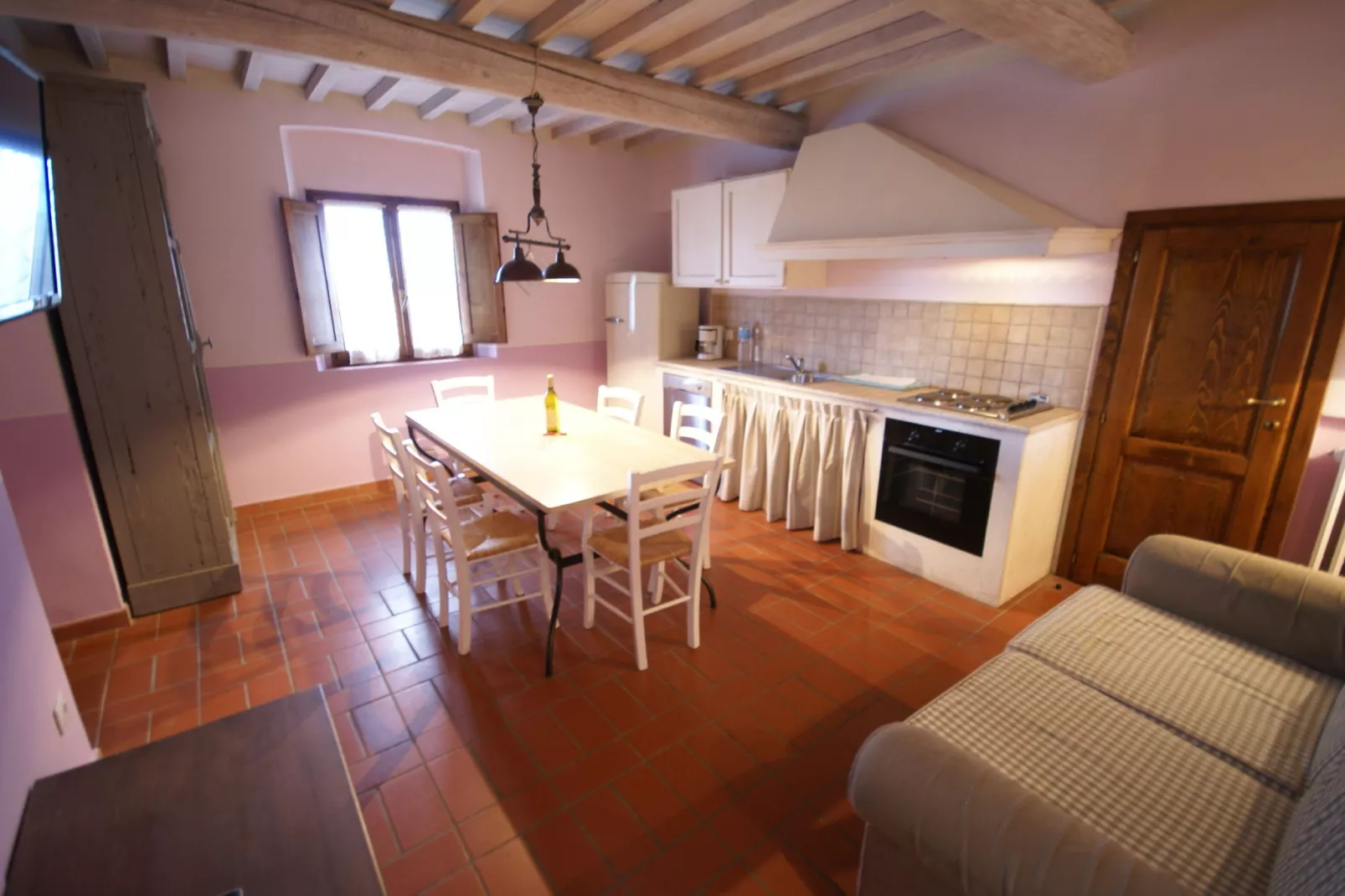 Ruim appartement in Italiaanse stijl ingericht in de heuvels-Woonkamer