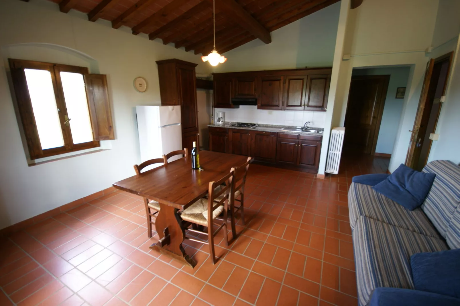 Ruim appartement in Italiaanse stijl ingericht in de heuvels-Keuken