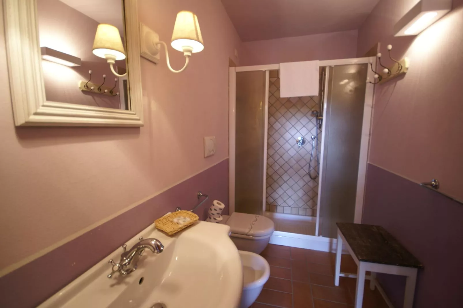 Ruim appartement in Italiaanse stijl ingericht in de heuvels-Badkamer