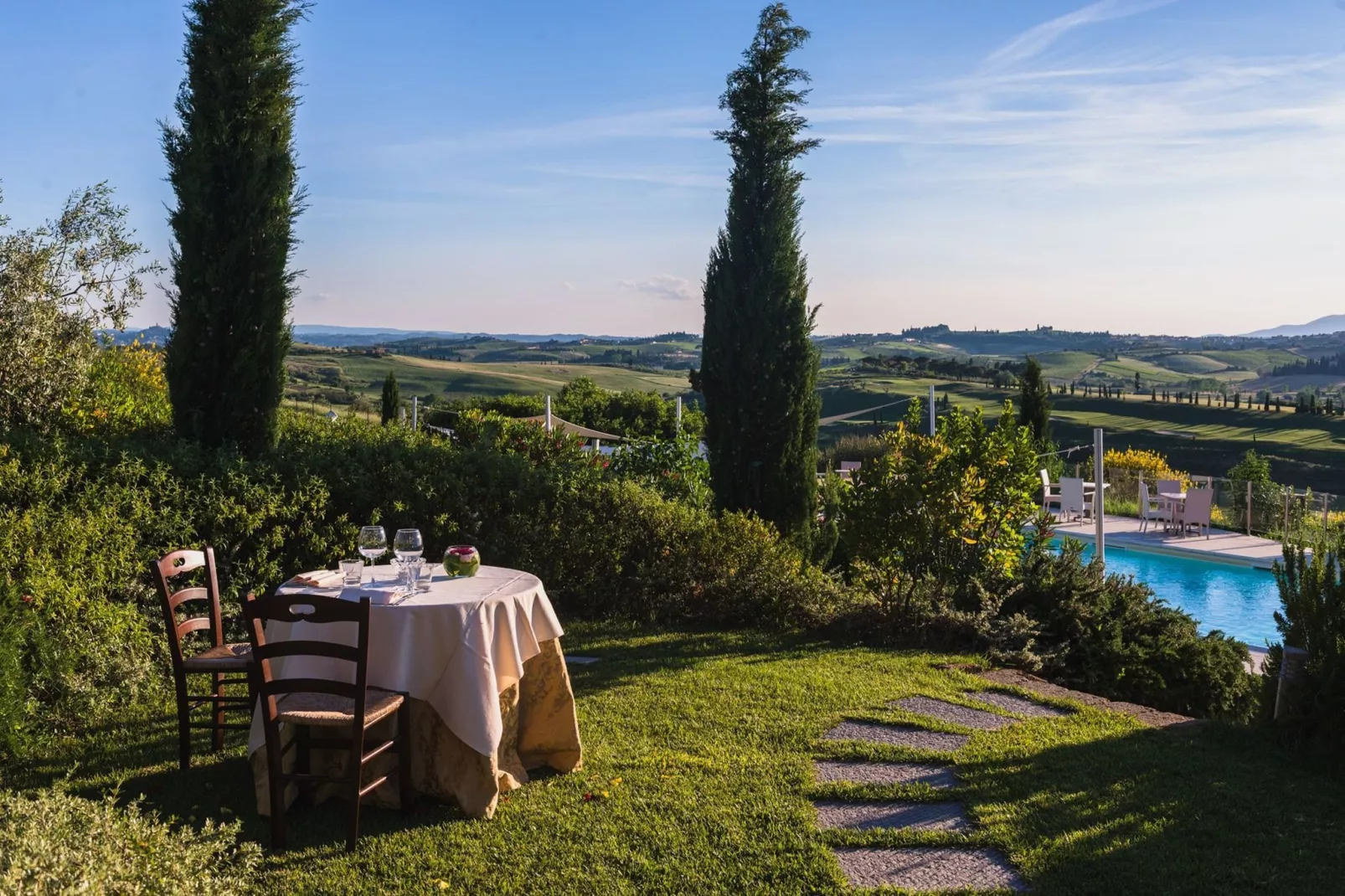 Schilderachtig vakantiehuis in Florence met zwembad-Tuinen zomer