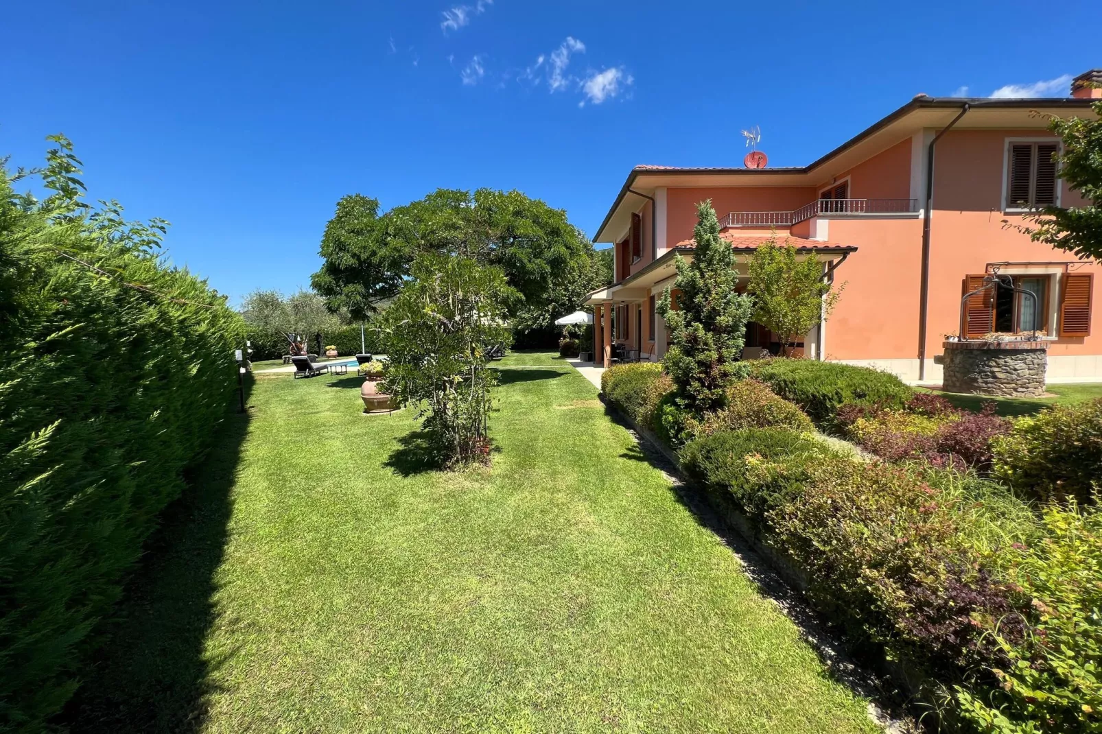 Villa a Loro Ciuffenna-Tuinen zomer
