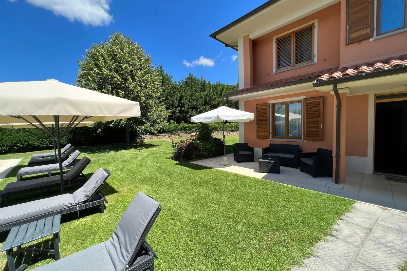 Villa a Loro Ciuffenna-Tuinen zomer