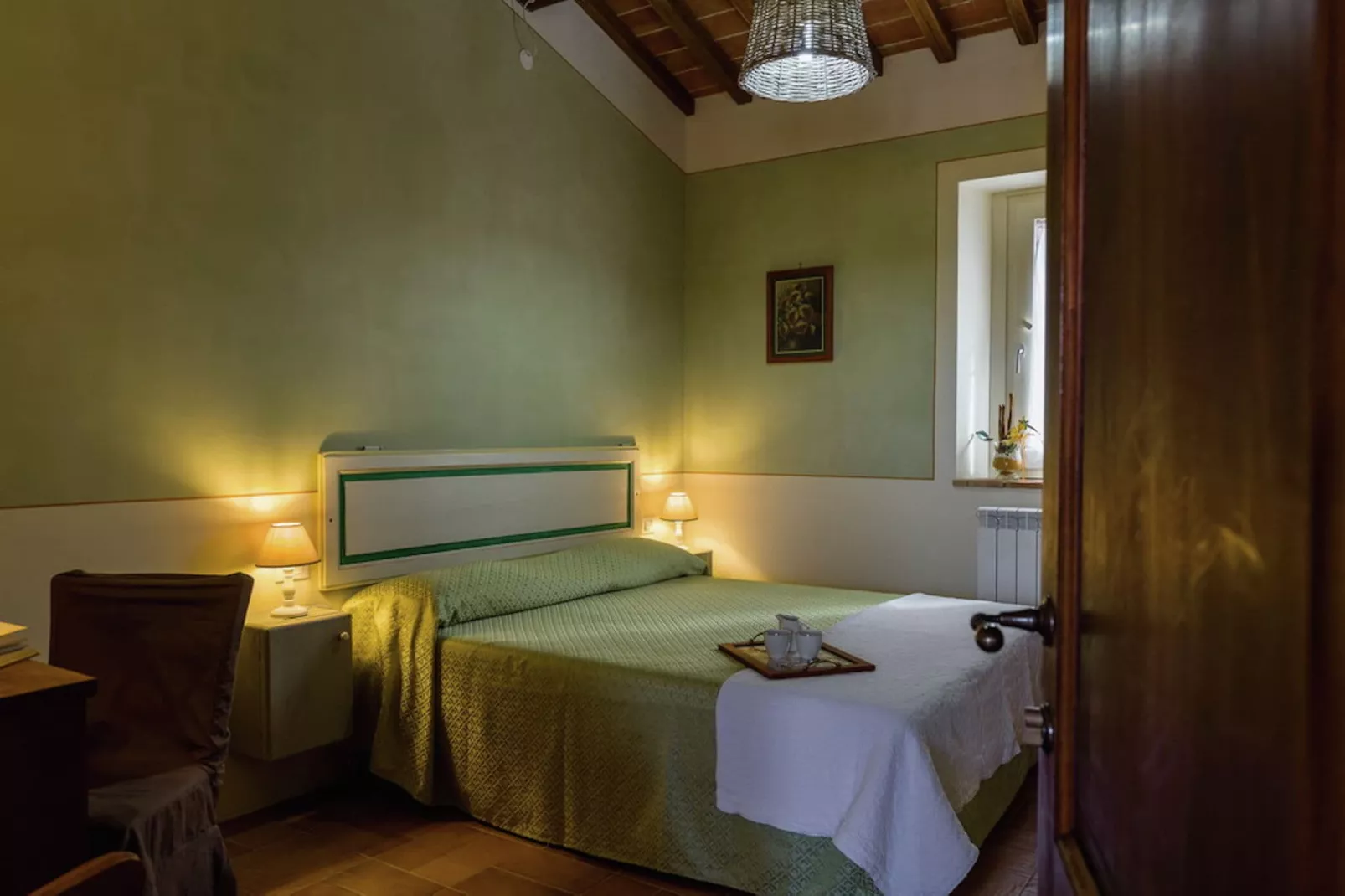 Typische Toscaanse boerderij met privézwembad, 900 meter van een barretje-Slaapkamer