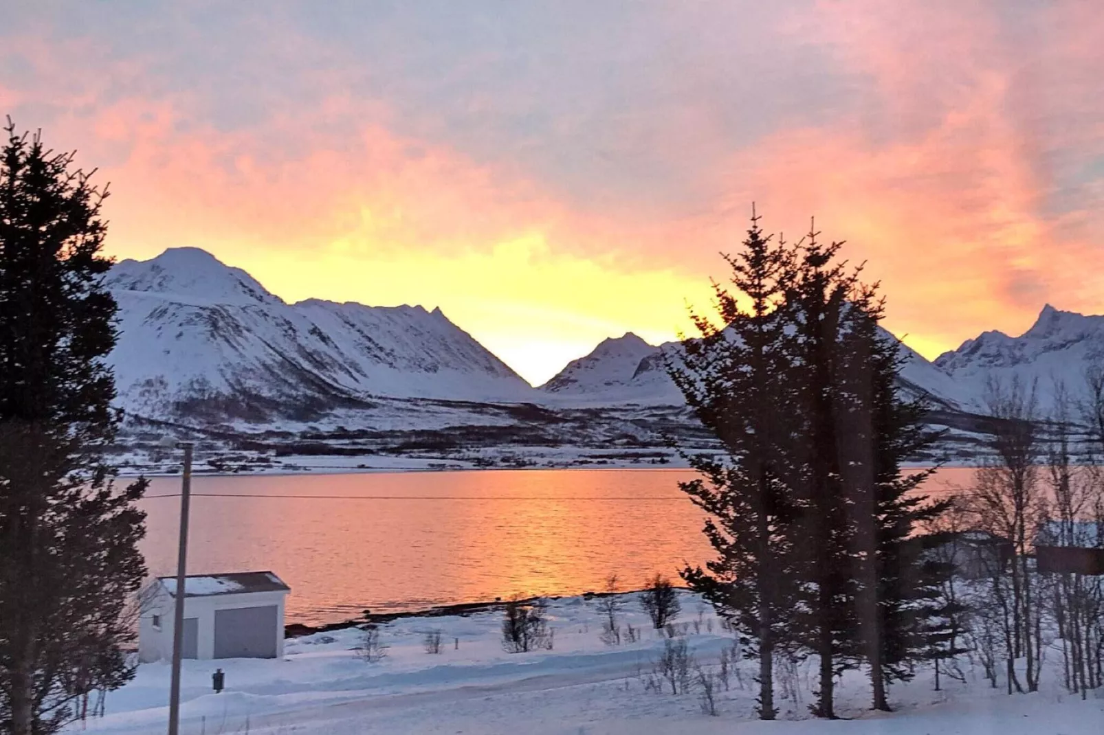 Kusttoevlucht in Lyngen-By Traum-Niet-getagd