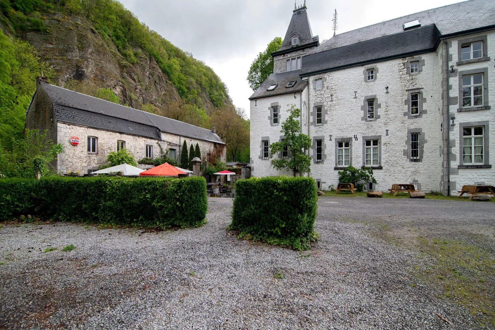 Appartement voor zes Domain Château Dieupart-Buitenkant zomer