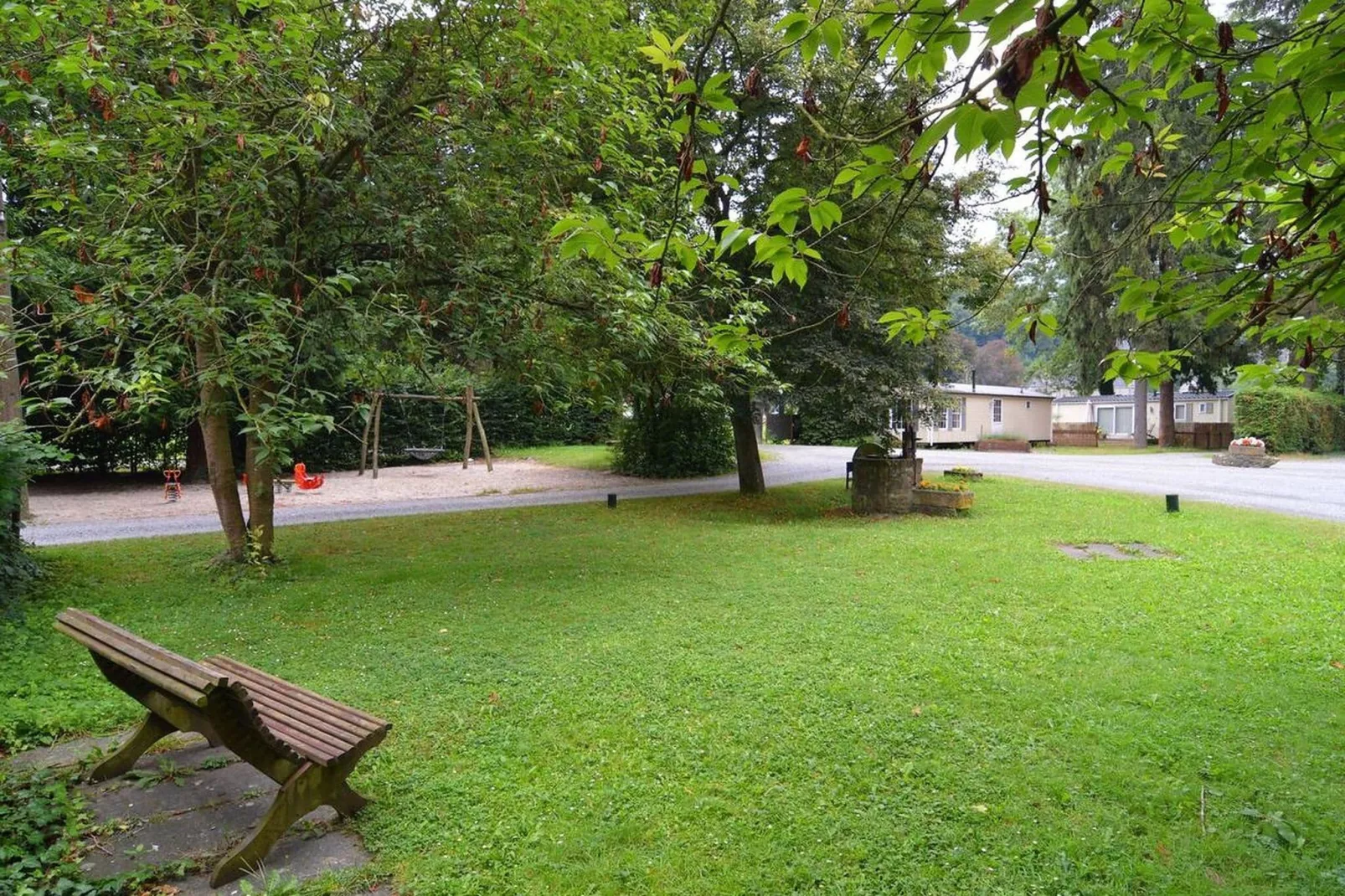 Appartement voor zes Domain Château Dieupart-Tuinen zomer
