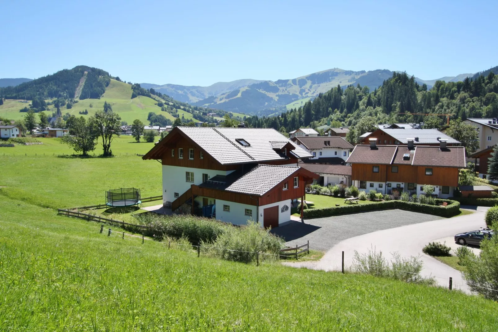 Gezellig appartement in Salzburgerland met tuin en terras-Buitenkant zomer