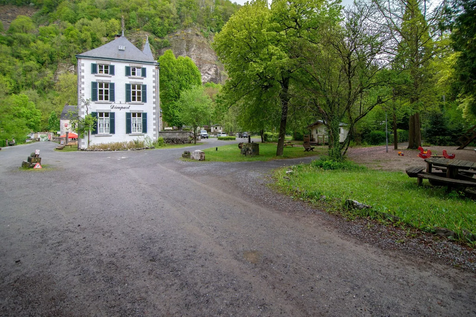 Appartement voor zes Domaine Château Dieupart-Buitenkant zomer