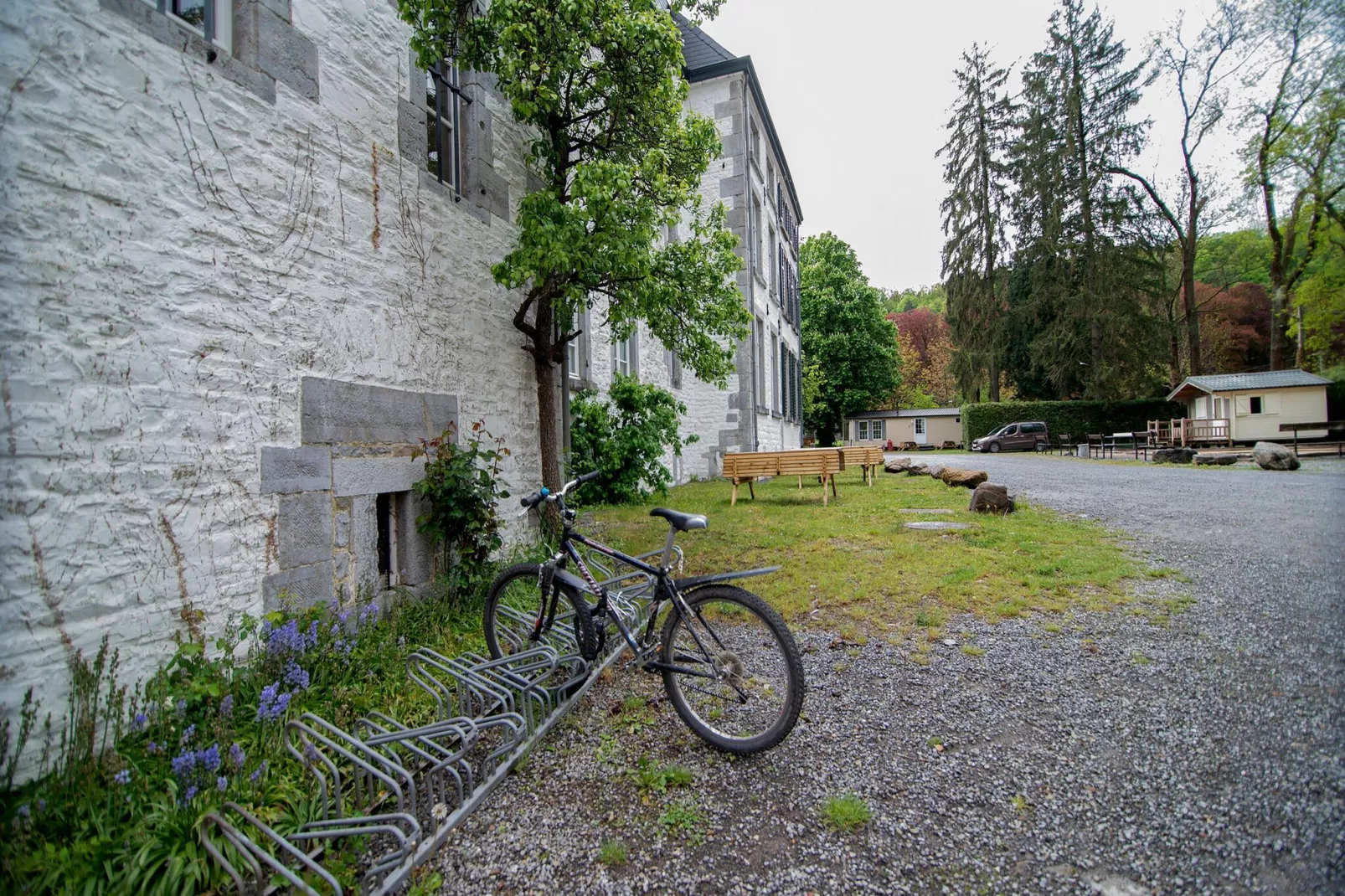 Torenwoning voor acht Domaine Château Dieupart-Uitzicht zomer