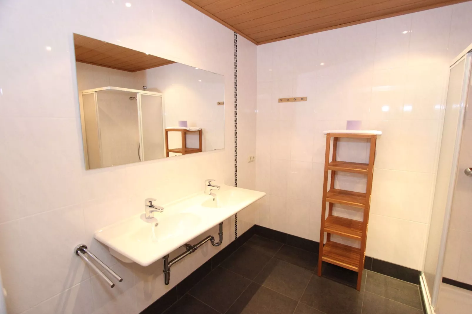 Comfortabel vakantiehuis in Salzburgerland met tuin-Badkamer
