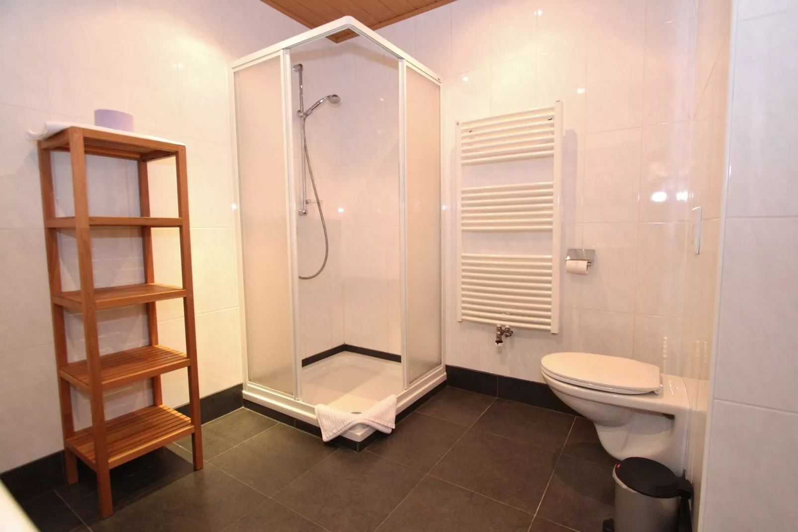 Comfortabel vakantiehuis in Salzburgerland met tuin-Badkamer