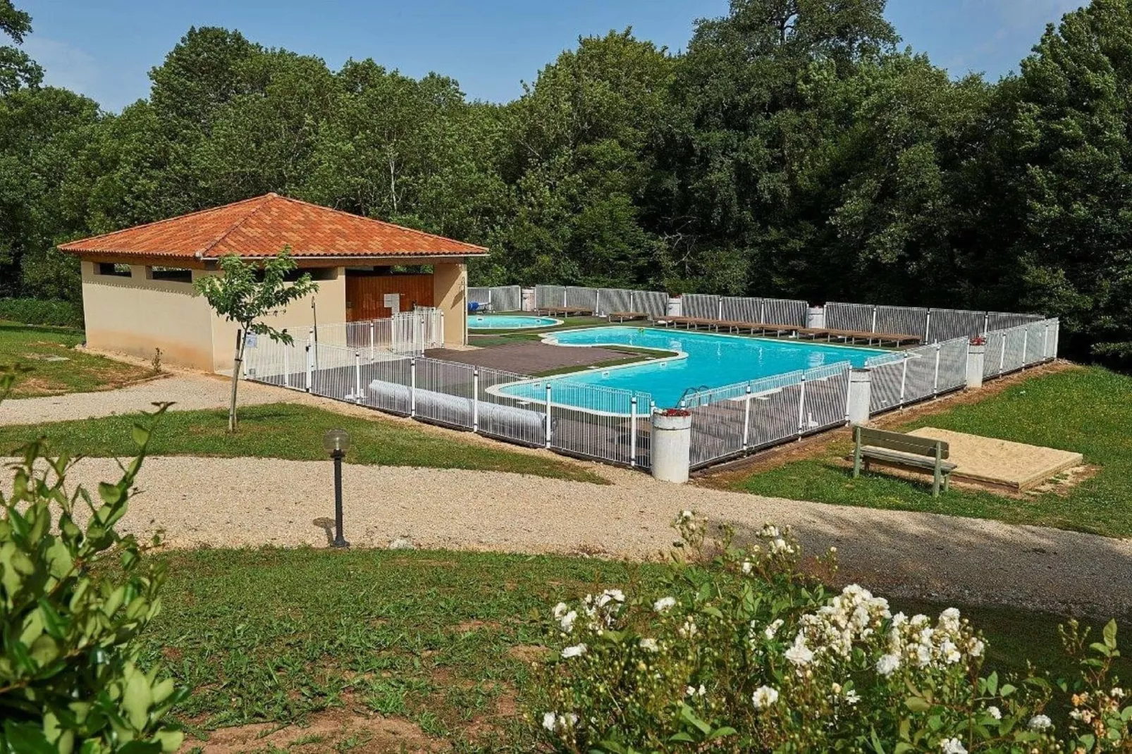 Gezellig vakantiehuis in Lacapelle-Merival met een zwembad