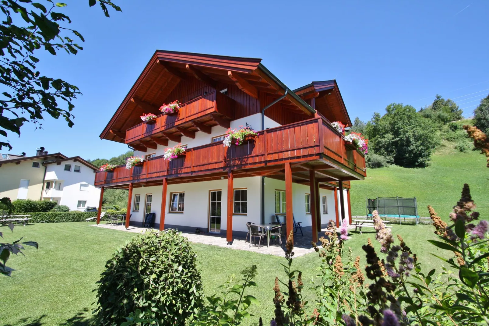 Comfortabel vakantiehuis in Salzburgerland met tuin-Buitenkant zomer