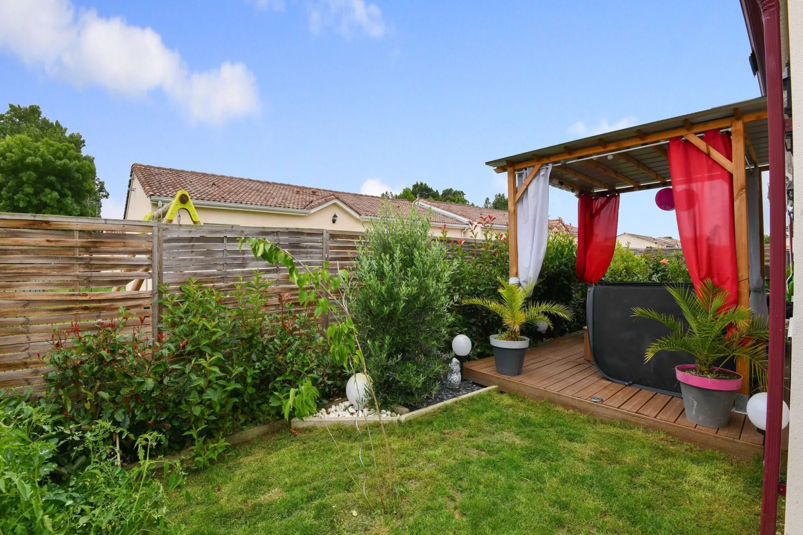 Chambre zen chez l'habitant avec piscine-Tuinen zomer