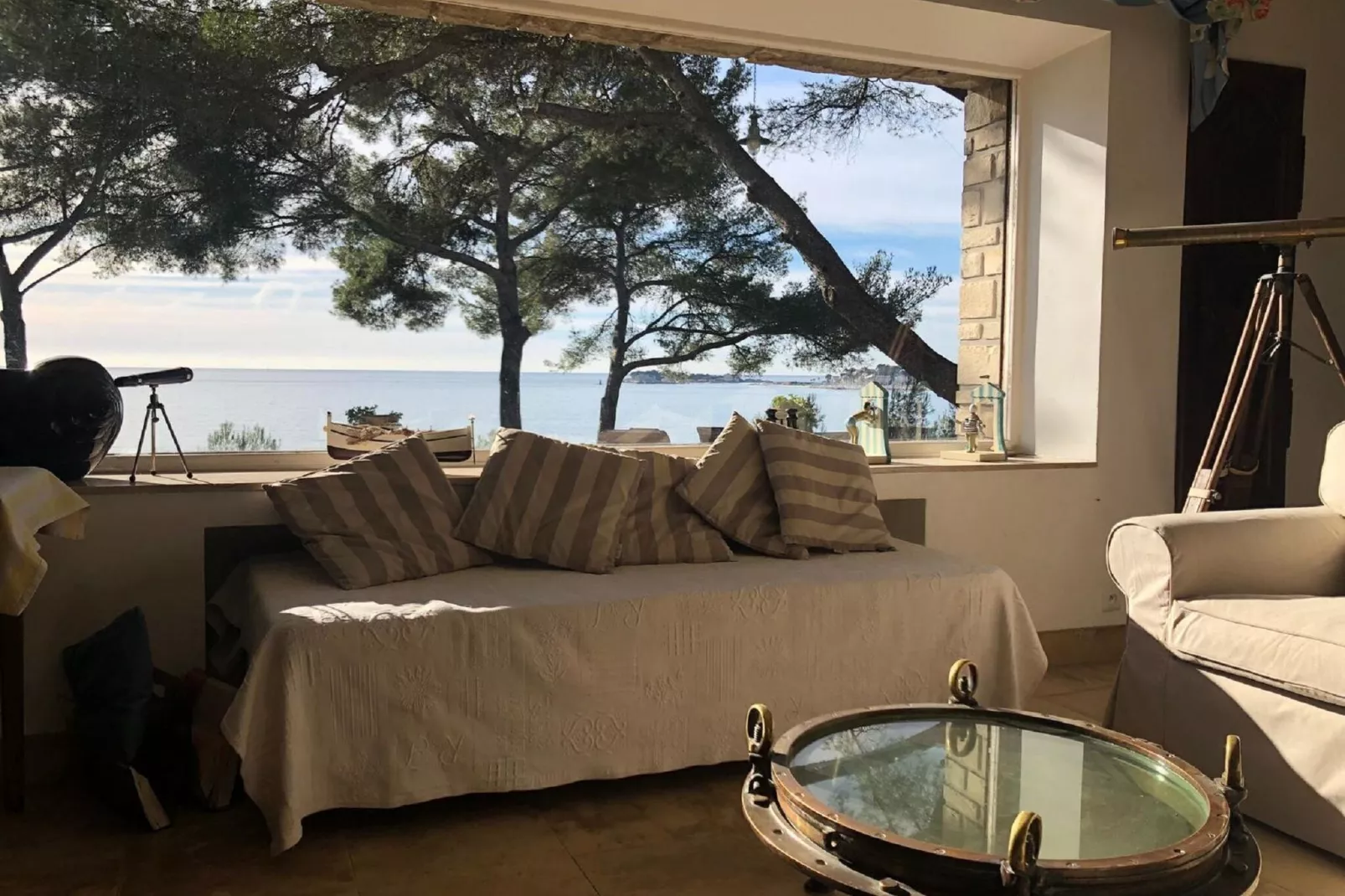 LA VILLA BLANCHE-Woonkamer